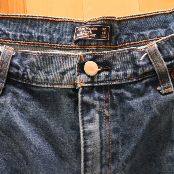 Abercrombie and Fitch Denim Mom Shorts - Picture 3 of 3